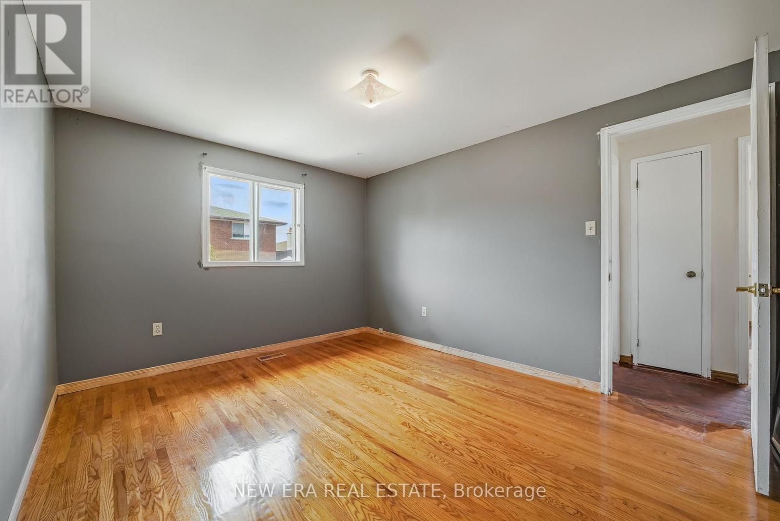Photo 25 of 3 Envoy Boulevard, Hamilton ON