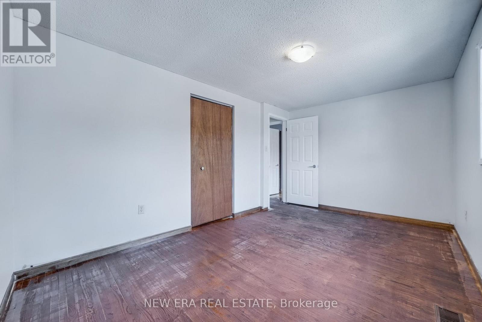 Photo 27 of 3 Envoy Boulevard, Hamilton ON