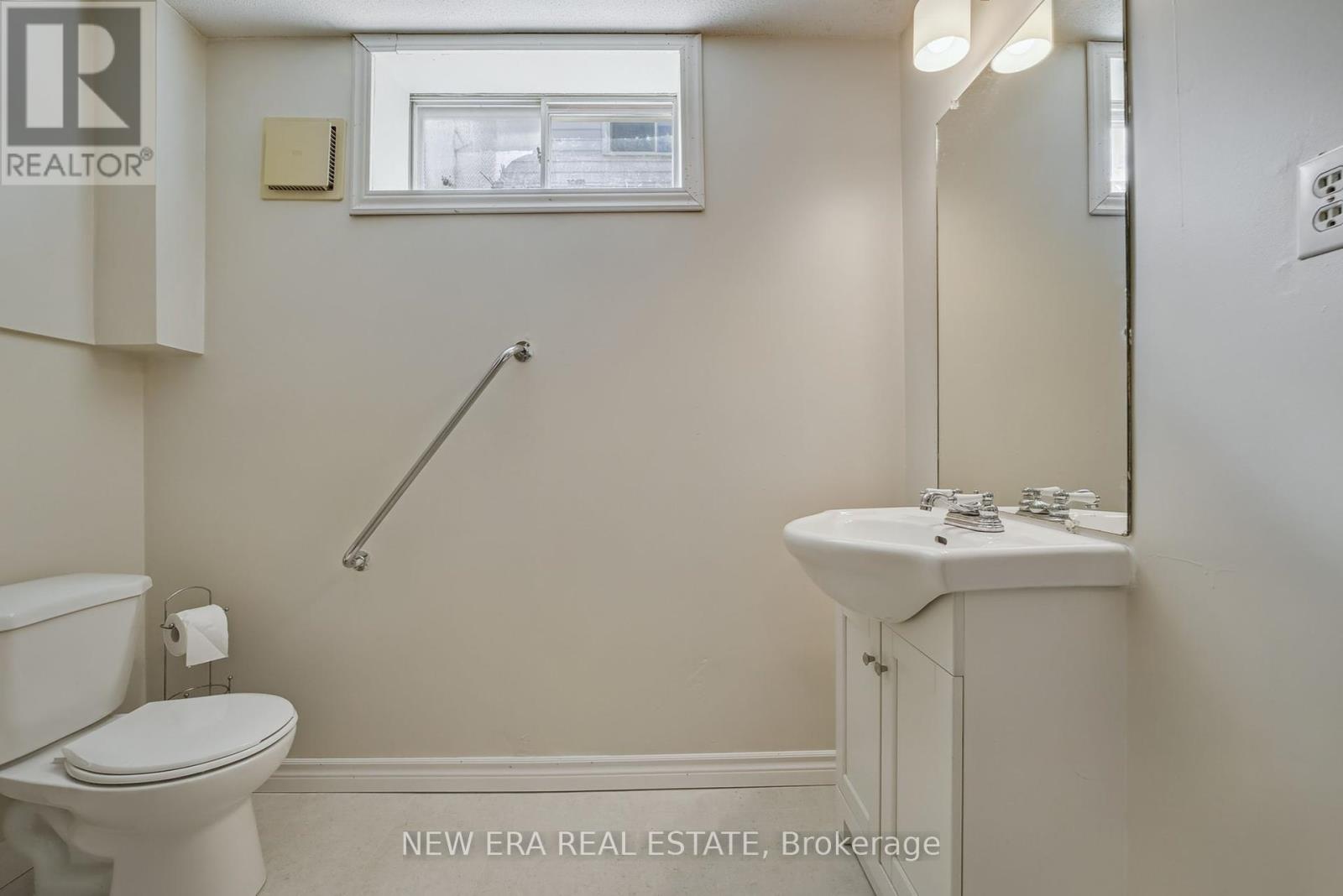 Photo 31 of 3 Envoy Boulevard, Hamilton ON