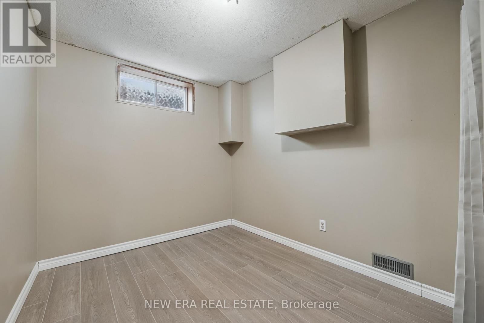 Photo 7 of 3 Envoy Boulevard, Hamilton ON