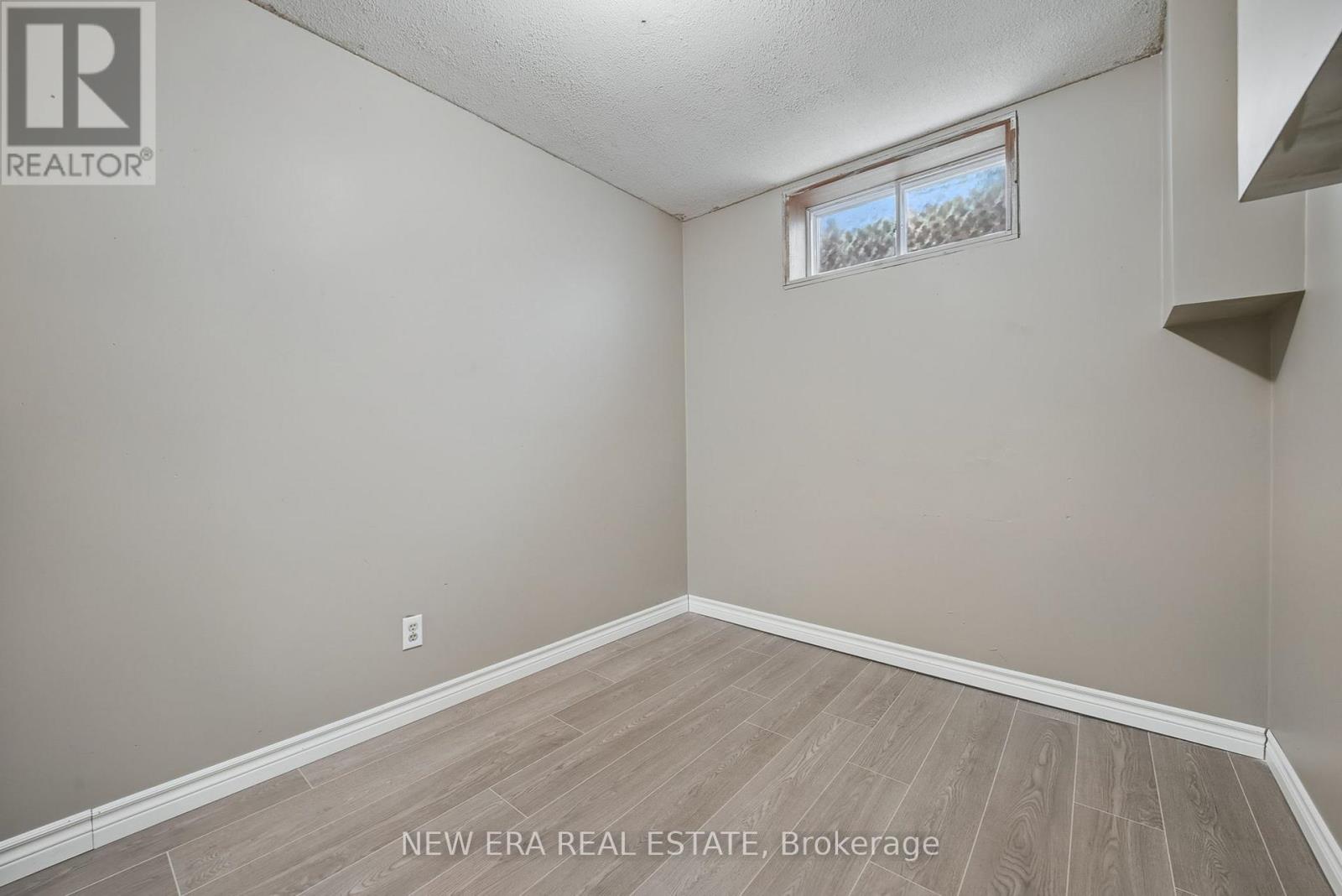 Photo 8 of 3 Envoy Boulevard, Hamilton ON