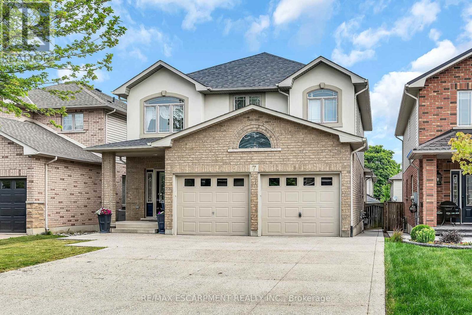 Photo 1 of 7 Kathleen Court, Hamilton ON