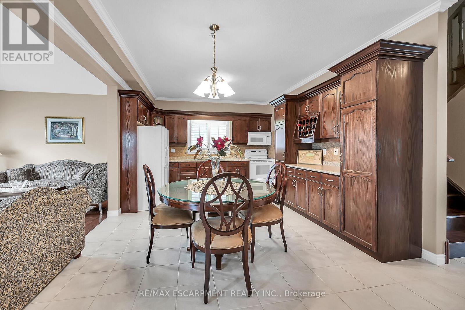 Photo 11 of 7 Kathleen Court, Hamilton ON