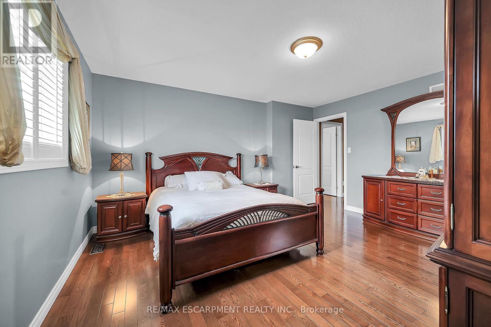 Photo 24 of 7 Kathleen Court, Hamilton ON