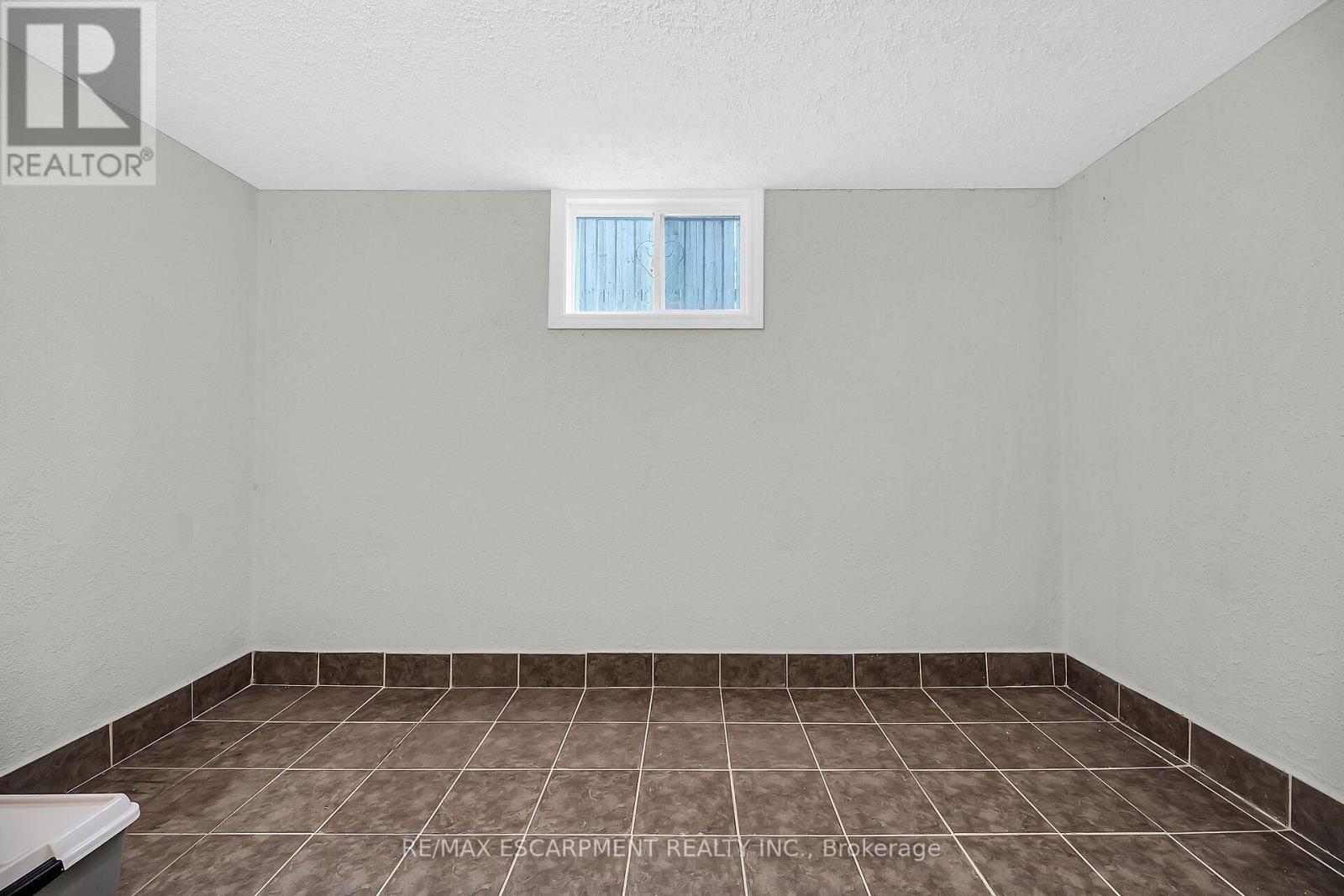 Photo 38 of 7 Kathleen Court, Hamilton ON