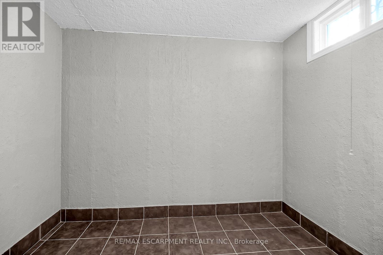 Photo 40 of 7 Kathleen Court, Hamilton ON