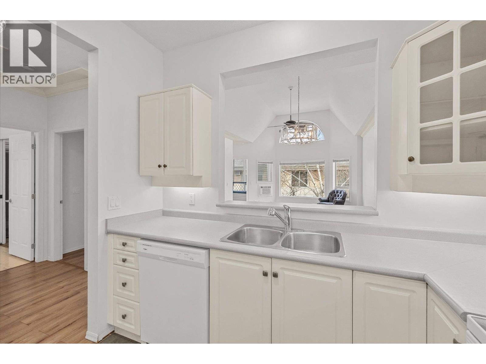 316 877 KLO Road, Kelowna