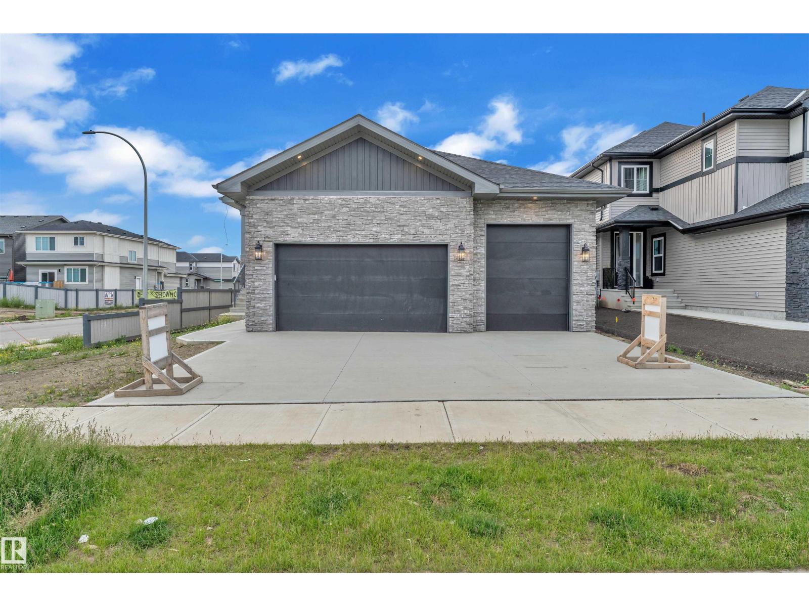 Photo 1 of 30 Avonlea Wy, Spruce Grove AB