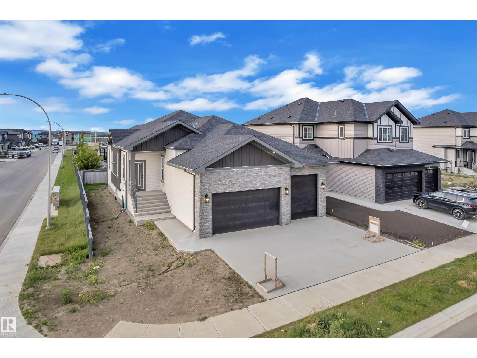Photo 3 of 30 Avonlea Wy, Spruce Grove AB
