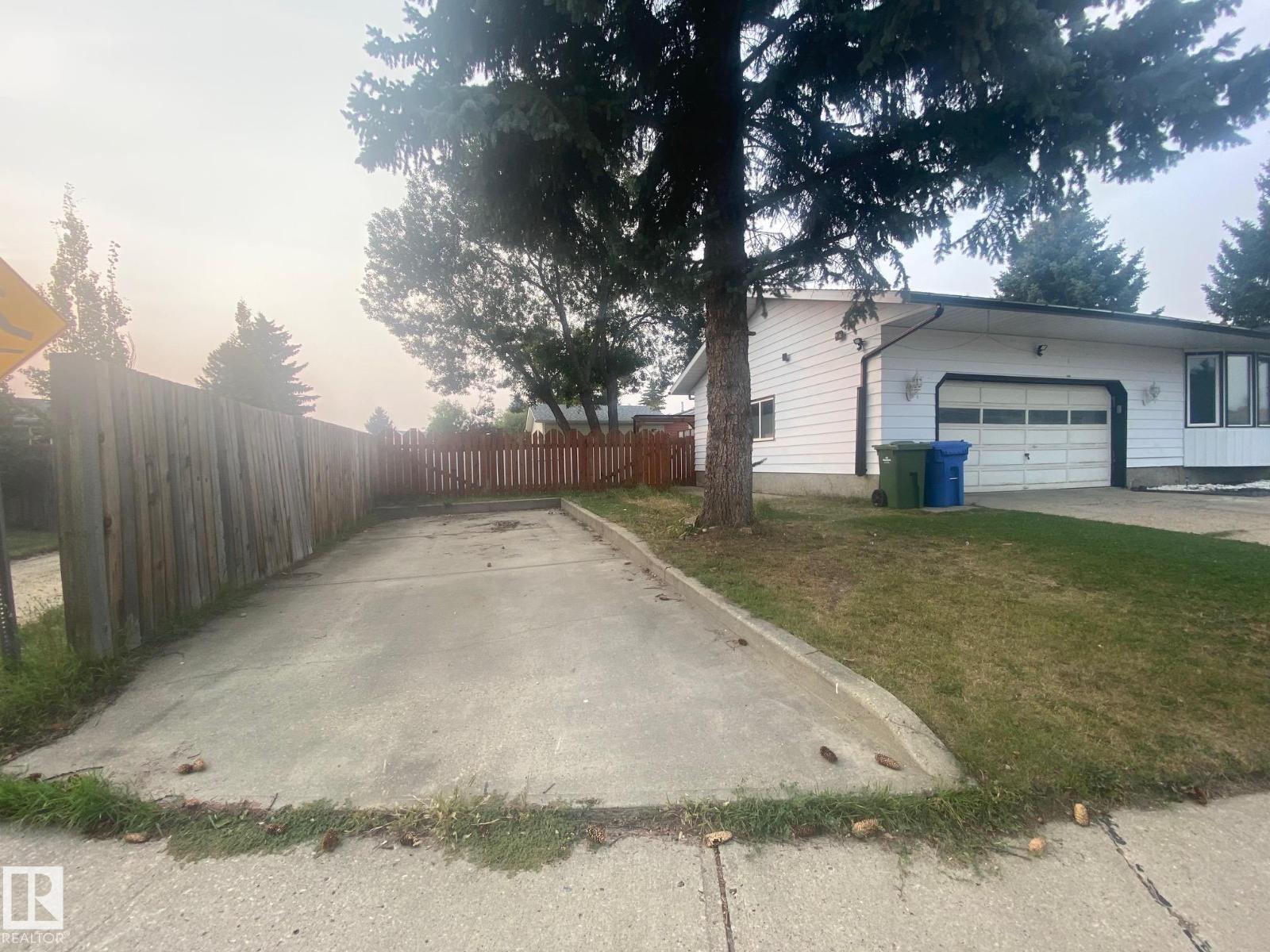 Photo 2 of 180 Willow Dr, Wetaskiwin AB