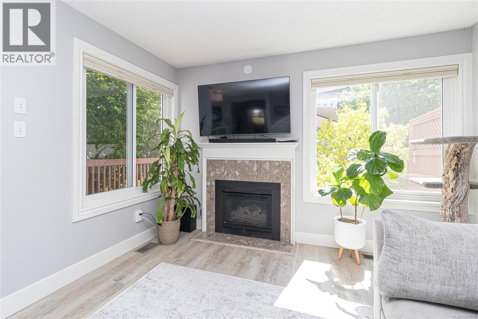 Photo 8 of 5 4580 West Saanich Rd, Saanich BC