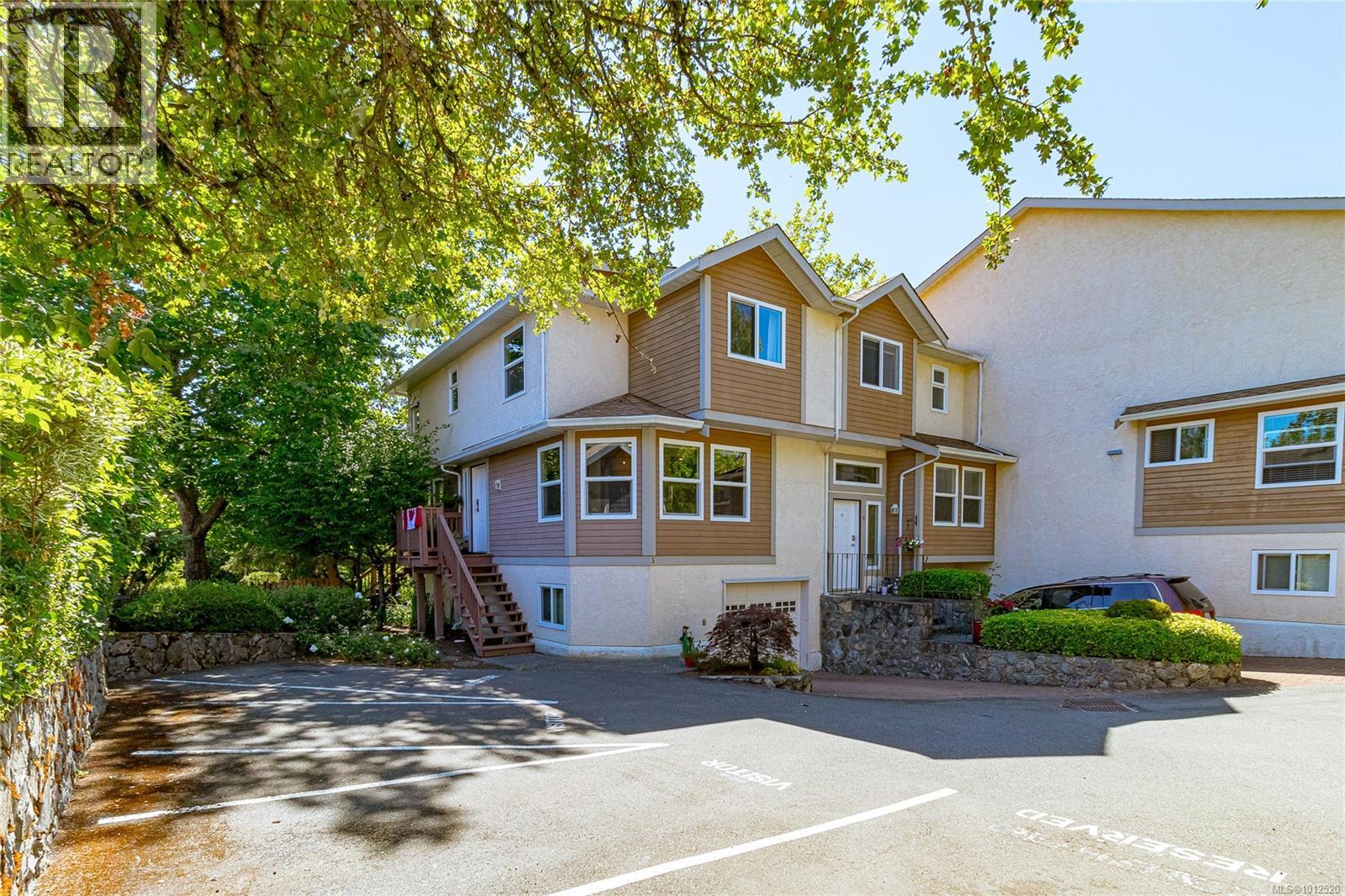 Photo 1 of 5 4580 West Saanich Rd, Saanich BC