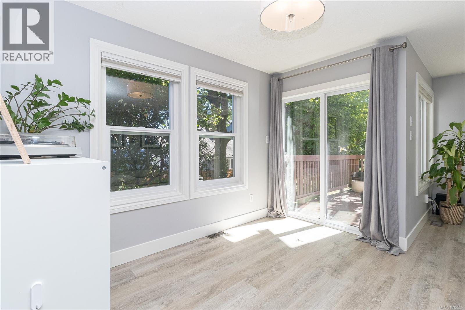 Photo 12 of 5 4580 West Saanich Rd, Saanich BC