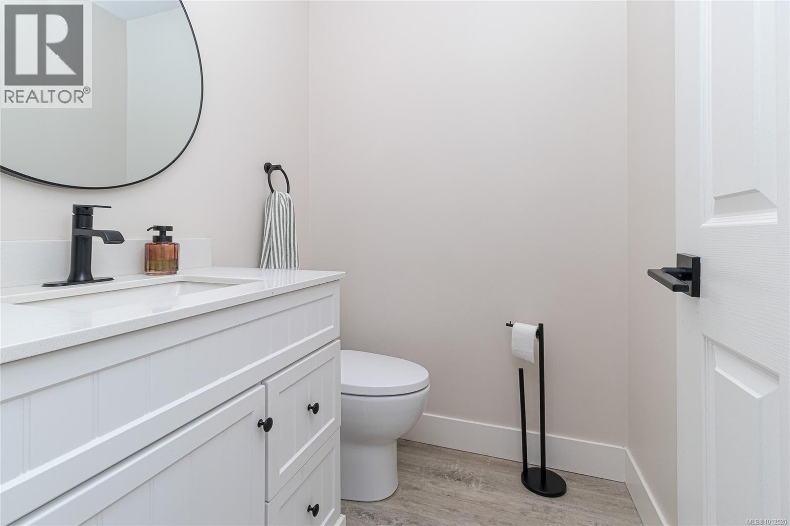 Photo 23 of 5 4580 West Saanich Rd, Saanich BC