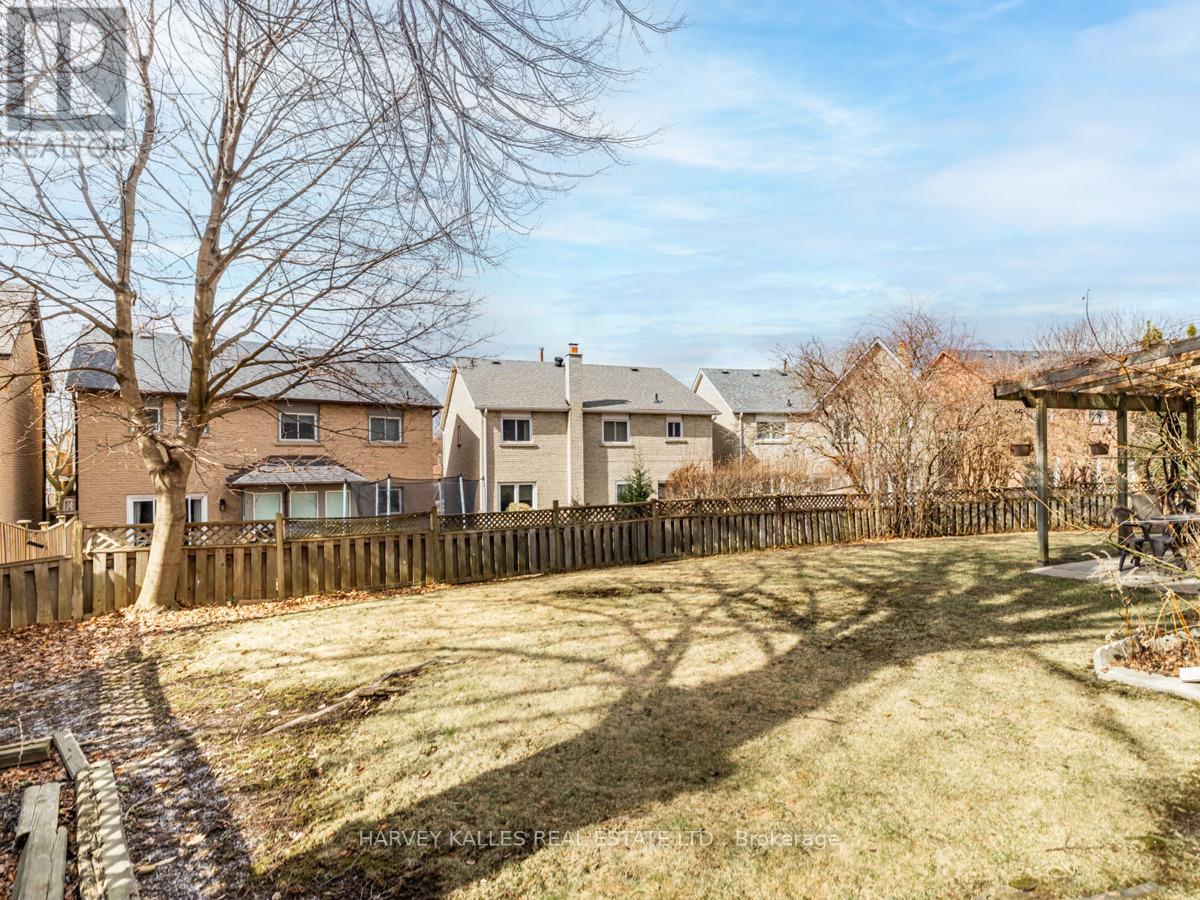 Photo 38 of 18 Finlayson Court W, Vaughan ON
