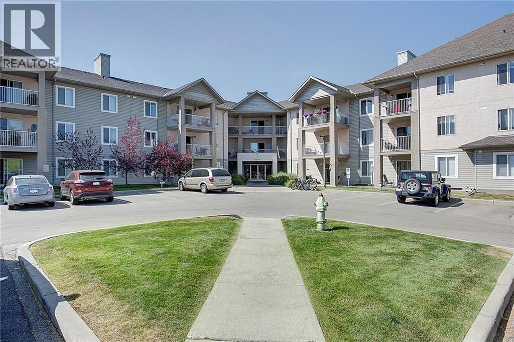 Photo 1 of 216 2000 Citadel Meadow Point Nw, Calgary AB
