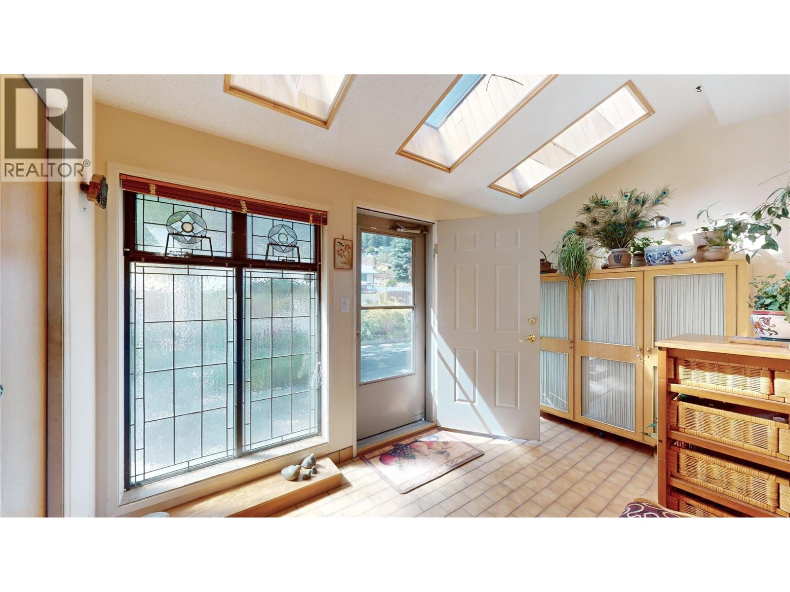  6045 Ellison Avenue, Peachland