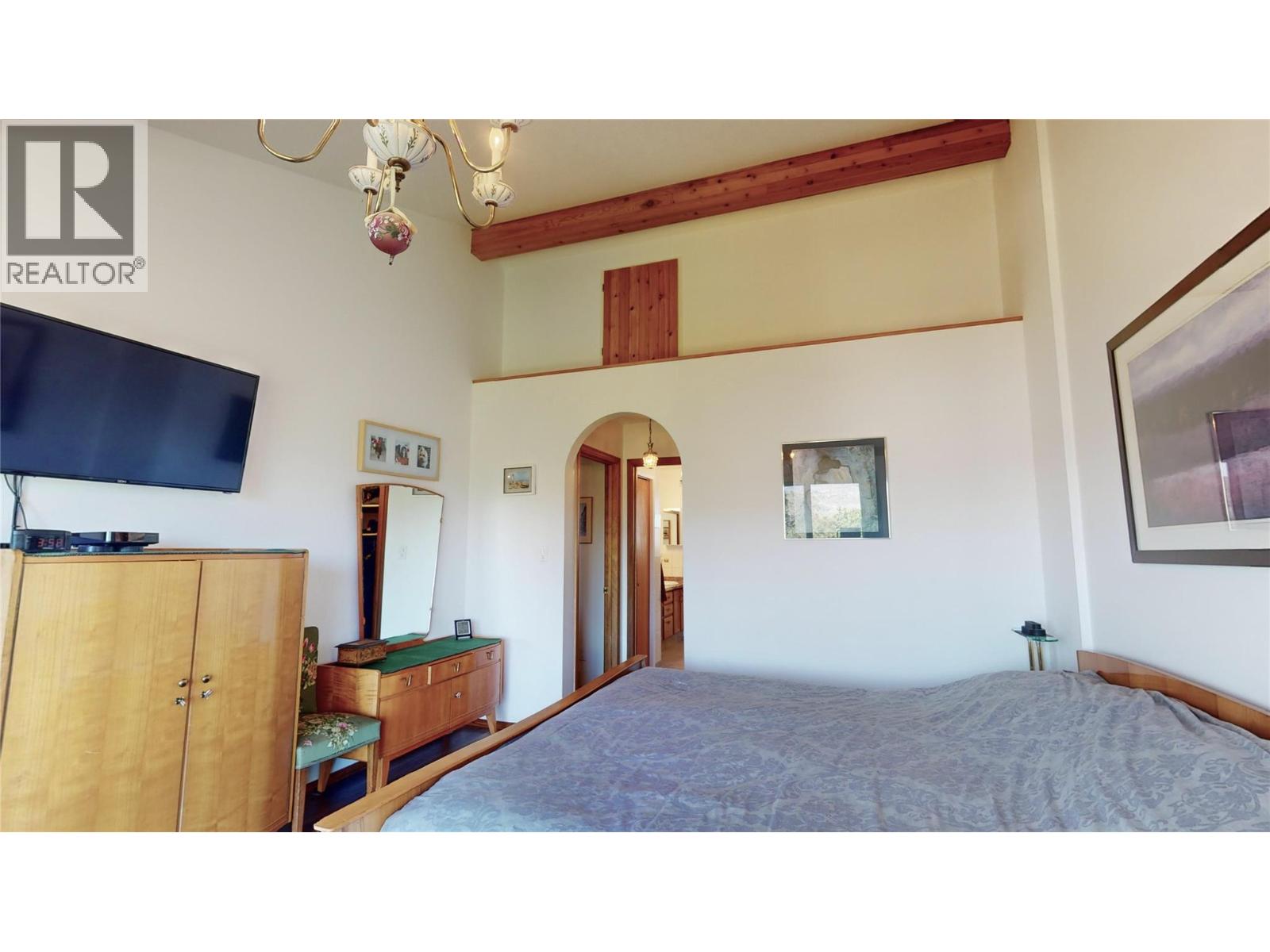  6045 Ellison Avenue, Peachland