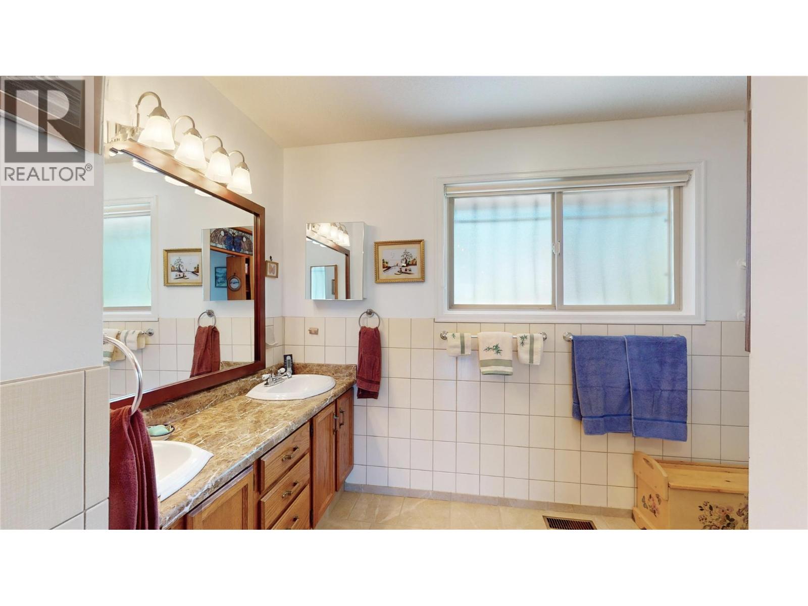  6045 Ellison Avenue, Peachland