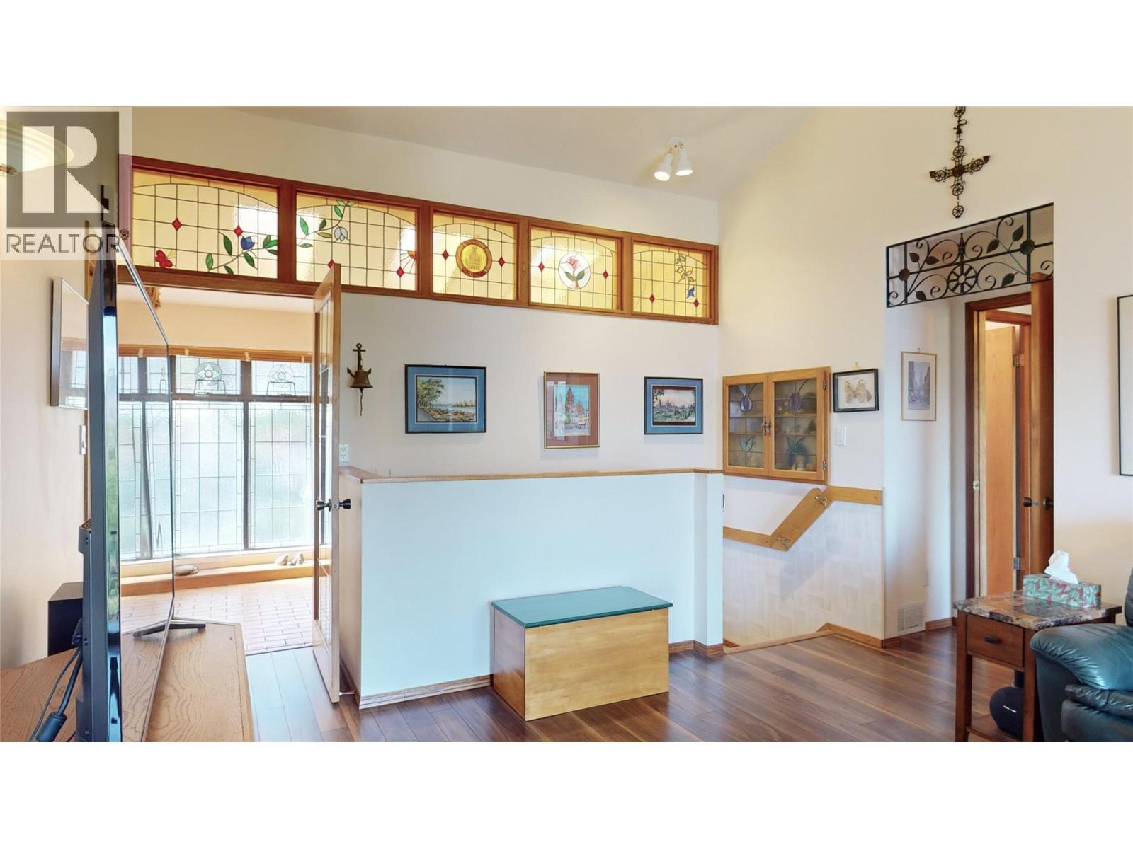  6045 Ellison Avenue, Peachland