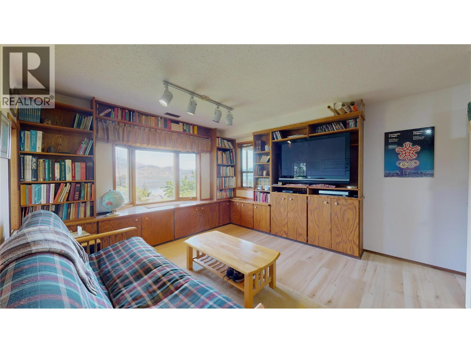  6045 Ellison Avenue, Peachland