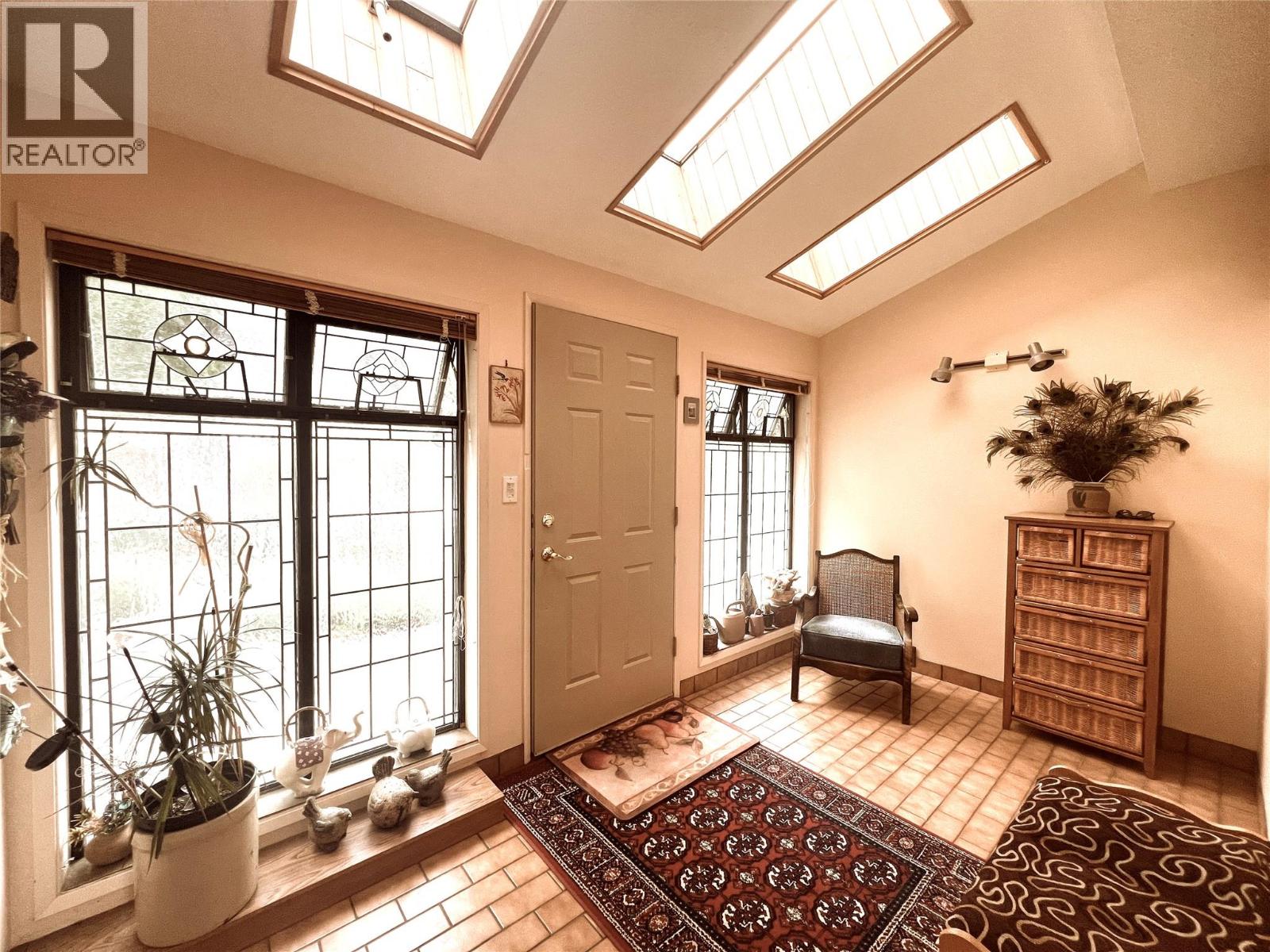  6045 Ellison Avenue, Peachland