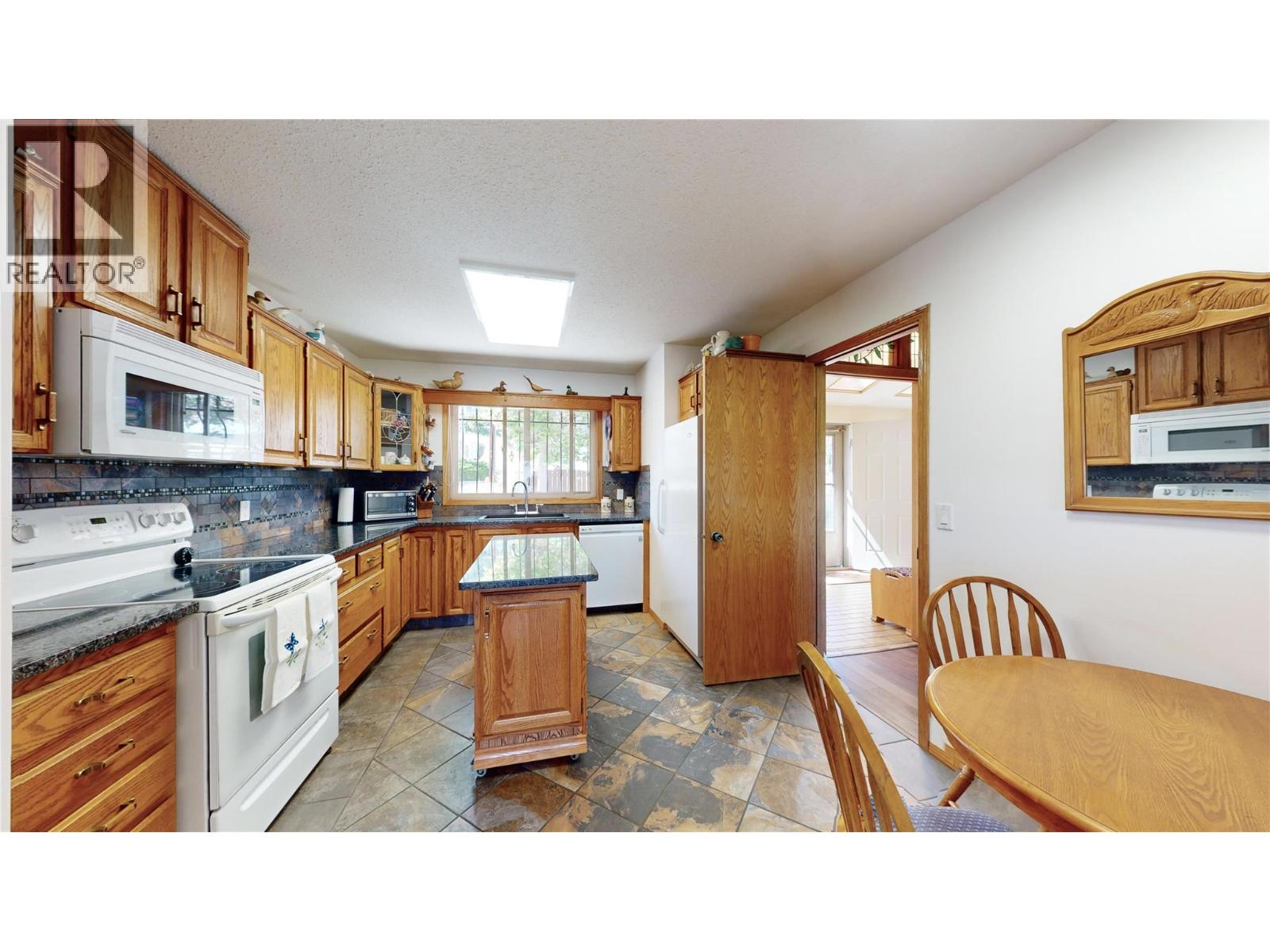  6045 Ellison Avenue, Peachland