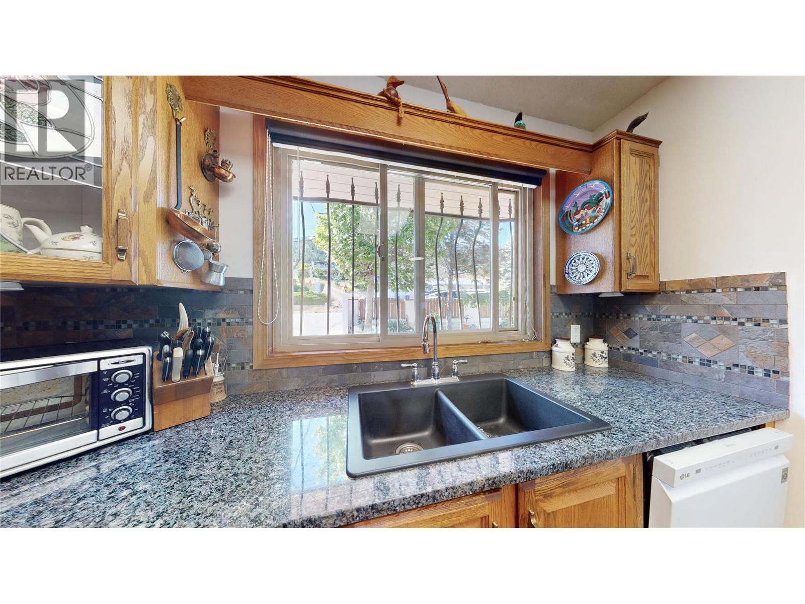  6045 Ellison Avenue, Peachland
