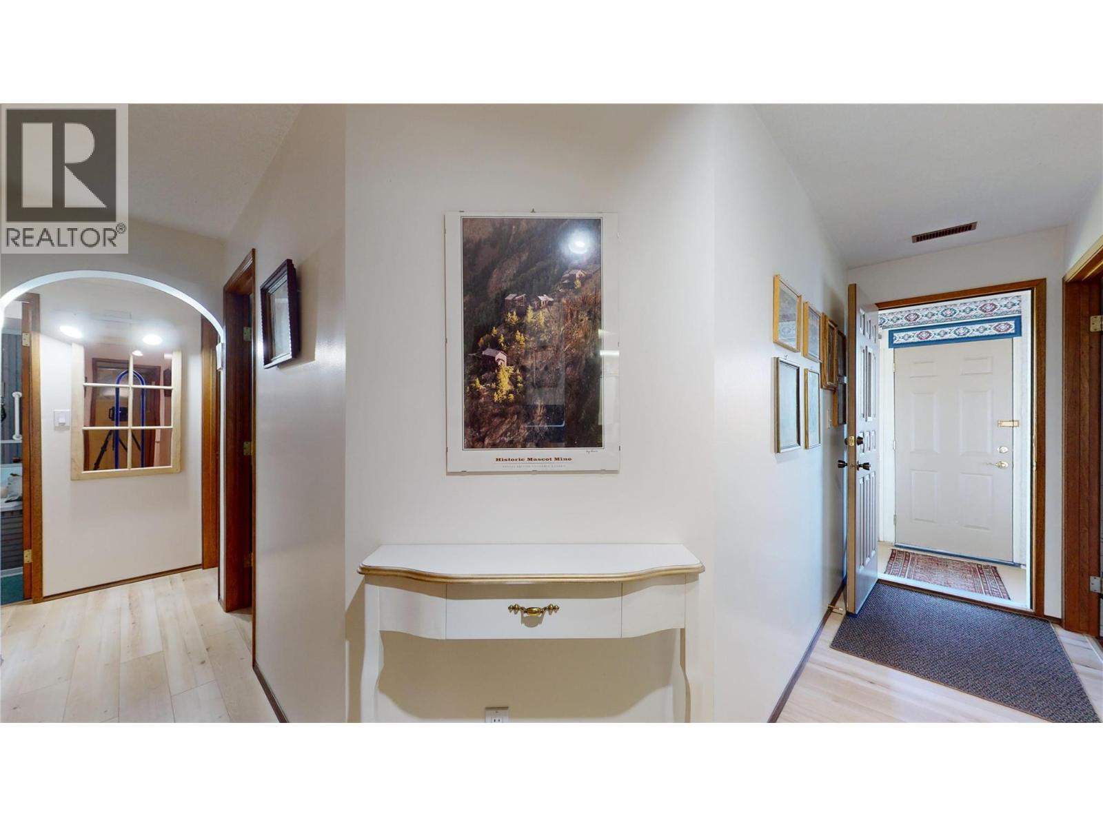  6045 Ellison Avenue, Peachland