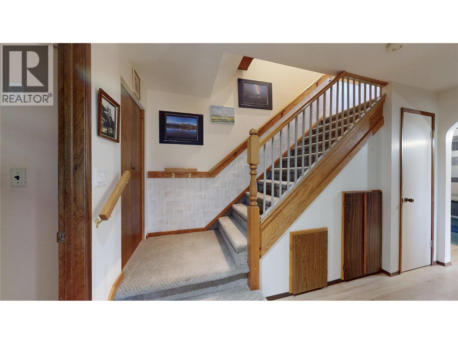  6045 Ellison Avenue, Peachland