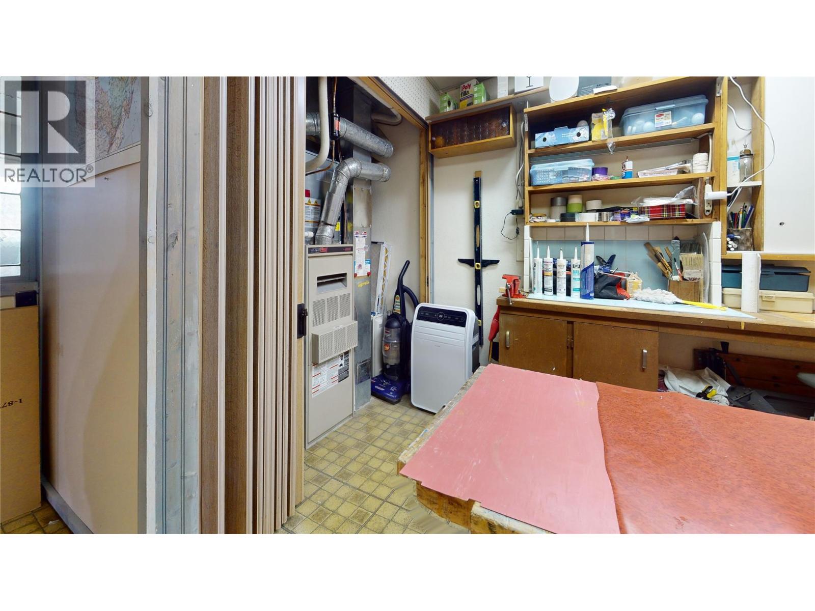  6045 Ellison Avenue, Peachland