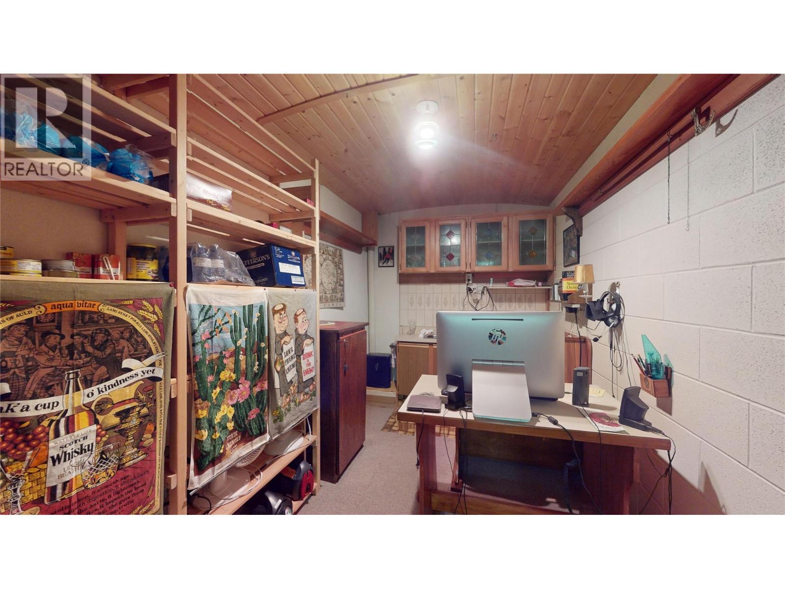  6045 Ellison Avenue, Peachland