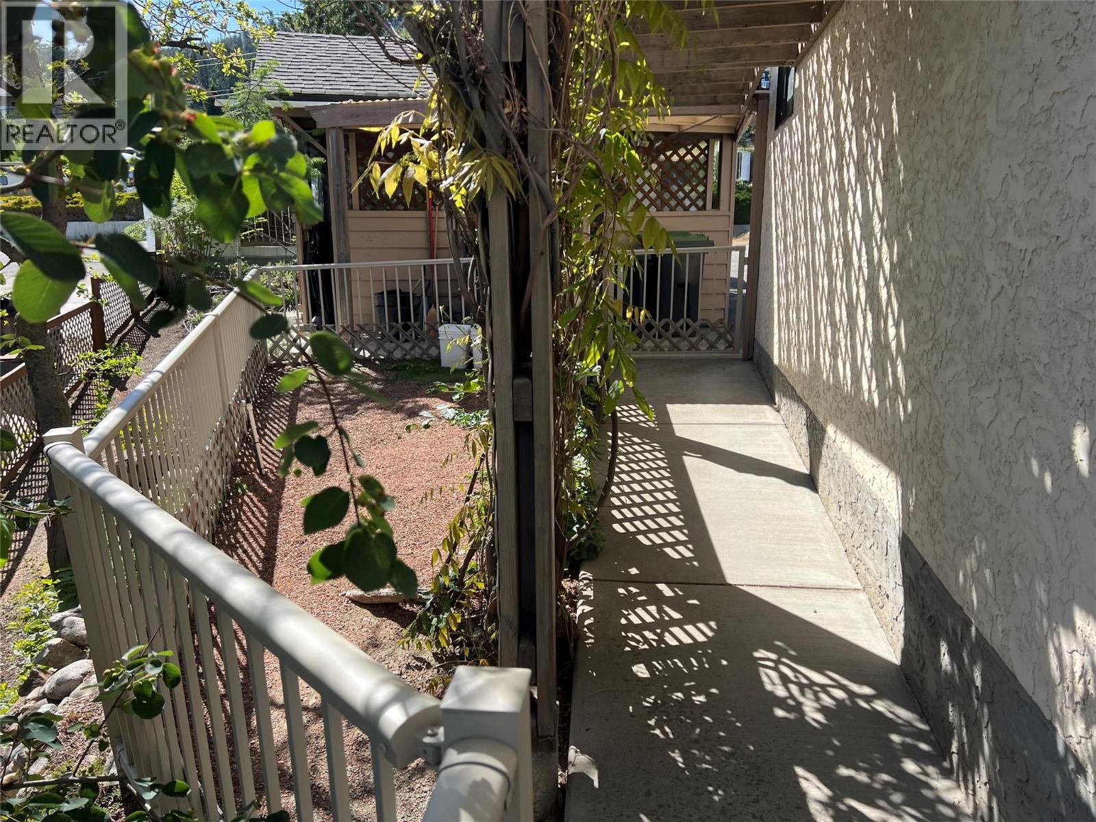  6045 Ellison Avenue, Peachland