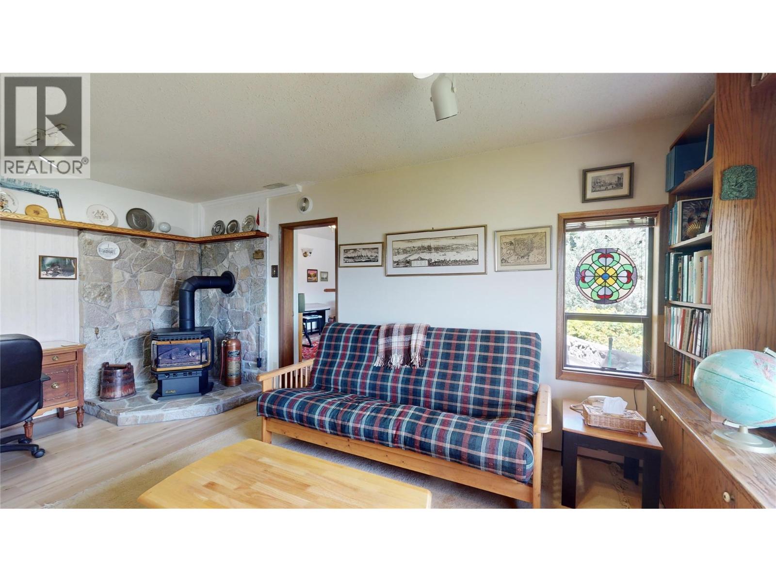  6045 Ellison Avenue, Peachland