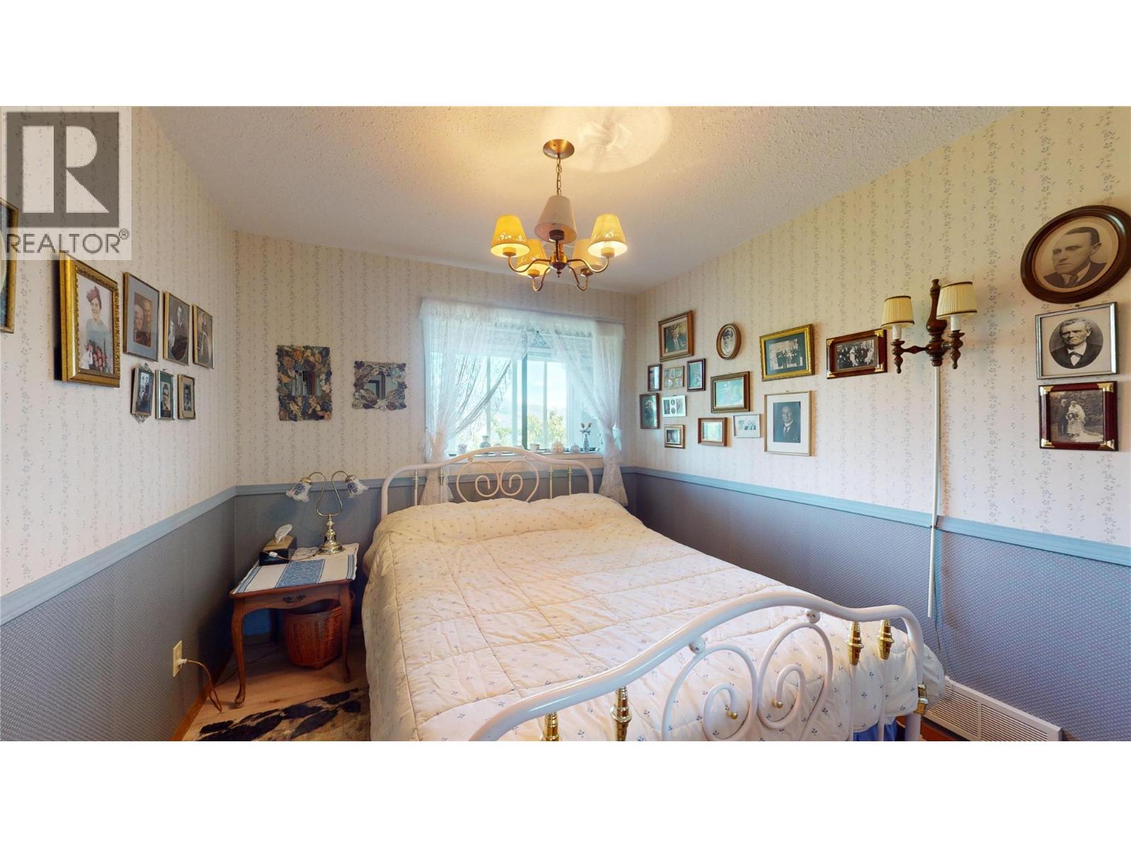  6045 Ellison Avenue, Peachland