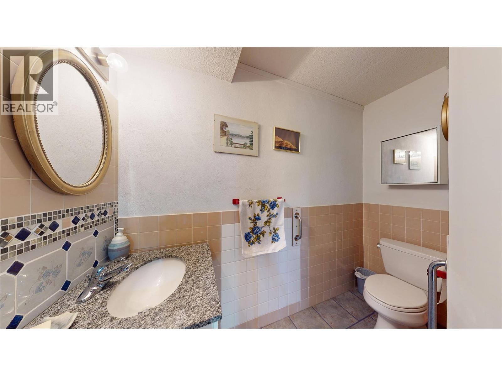  6045 Ellison Avenue, Peachland