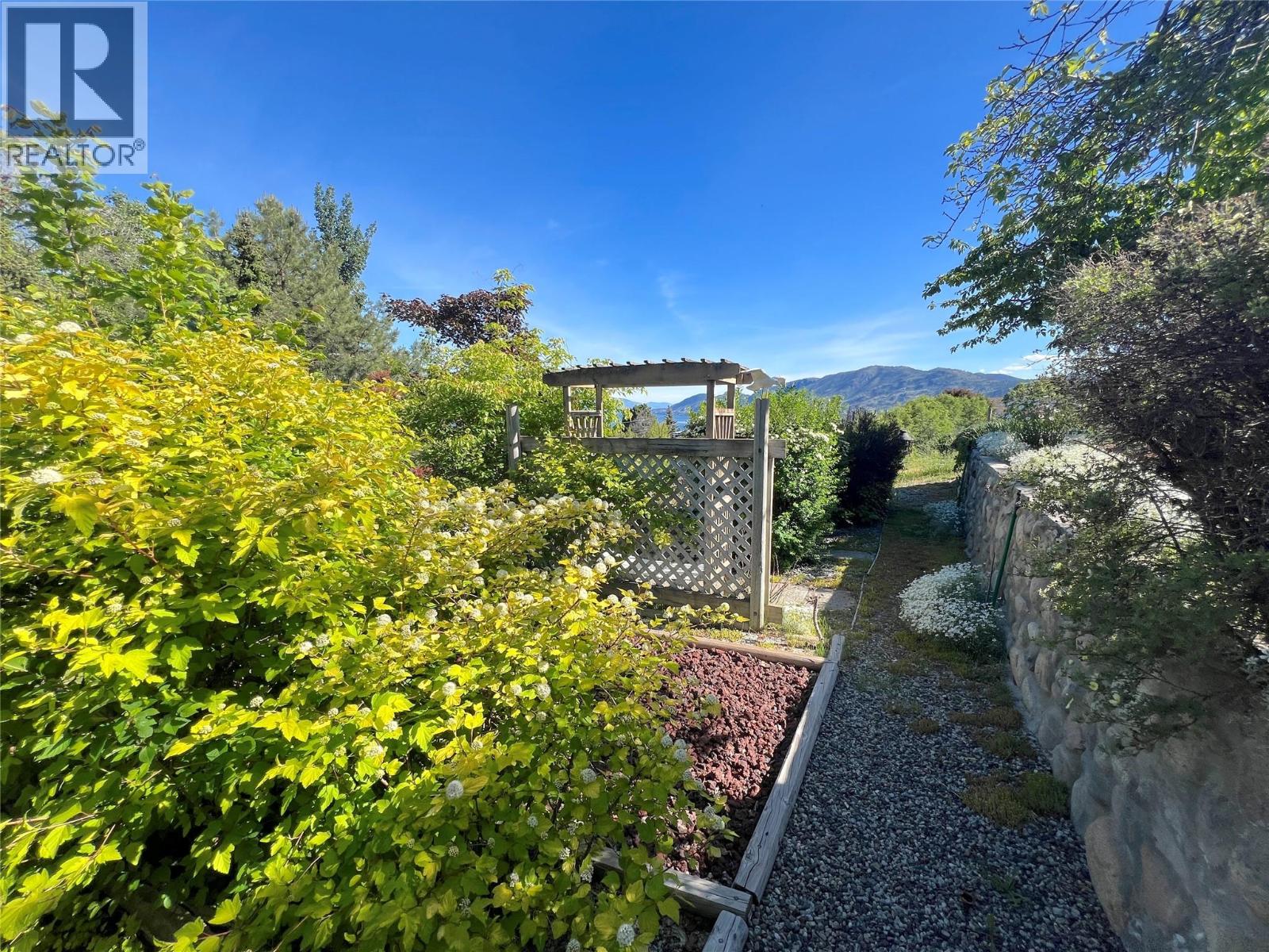  6045 Ellison Avenue, Peachland