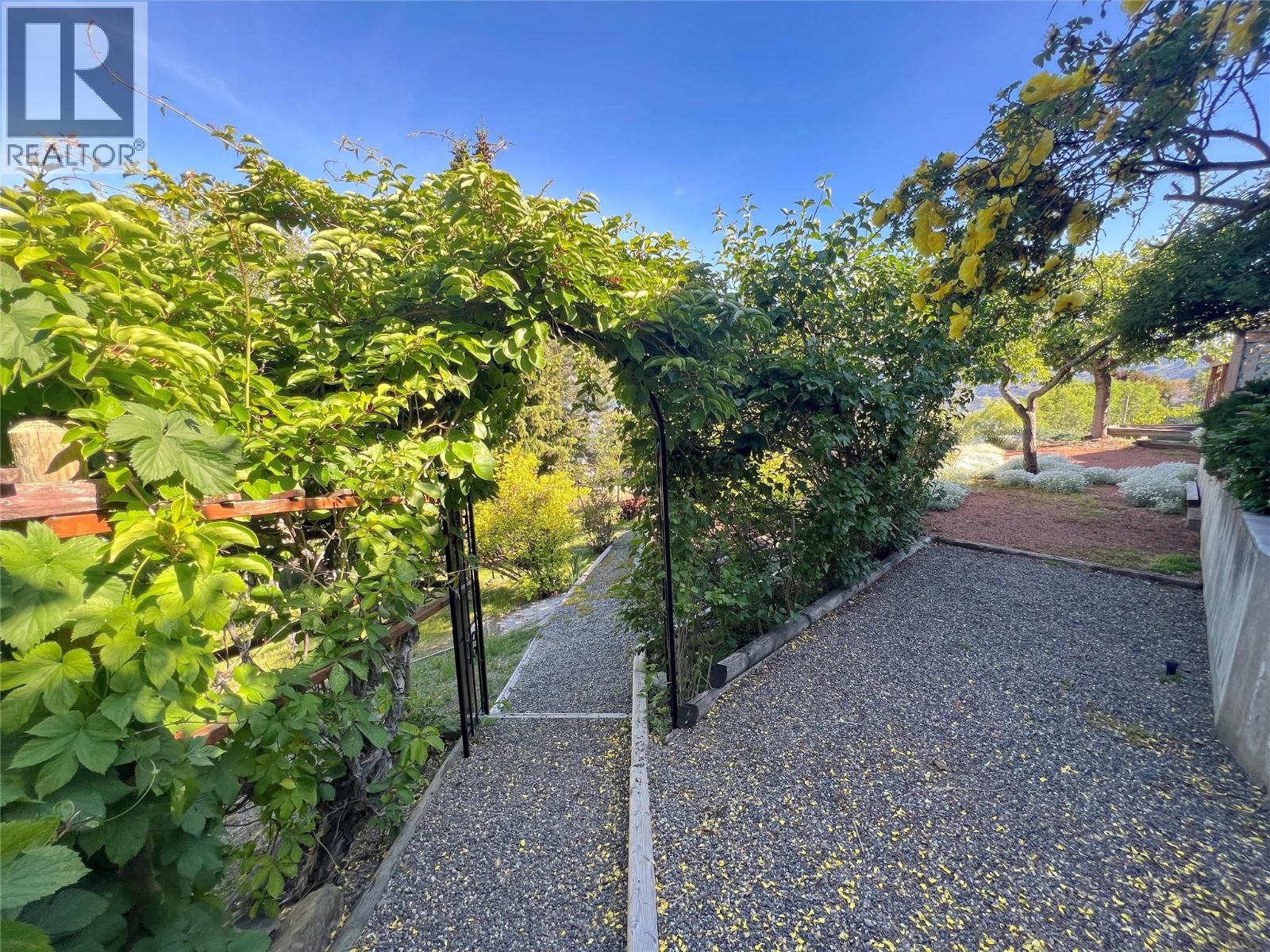  6045 Ellison Avenue, Peachland