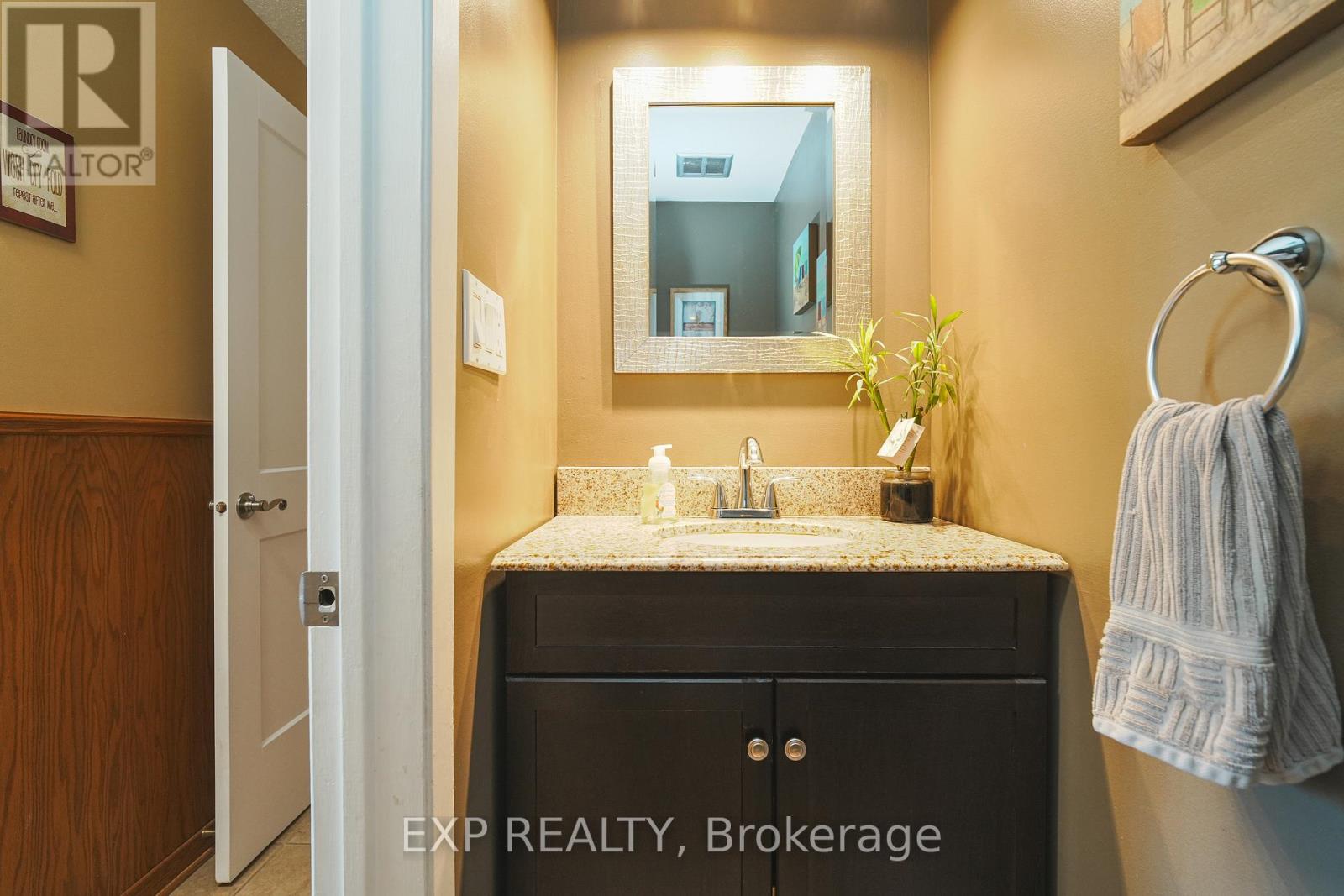 Photo 10 of 66 Malvern Drive, Ottawa ON