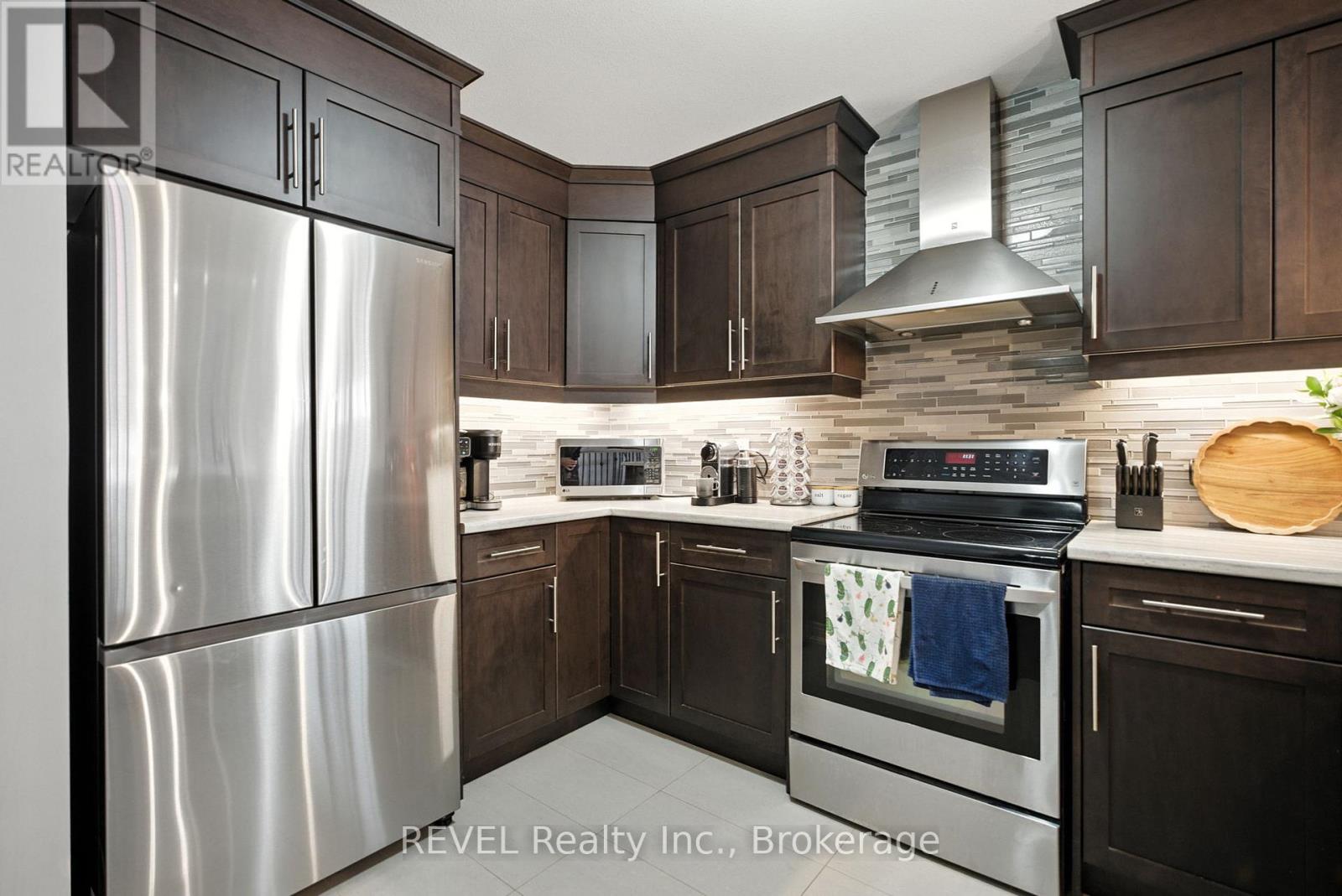 Photo 7 of 6283 Dores Drive, Niagara Falls ON