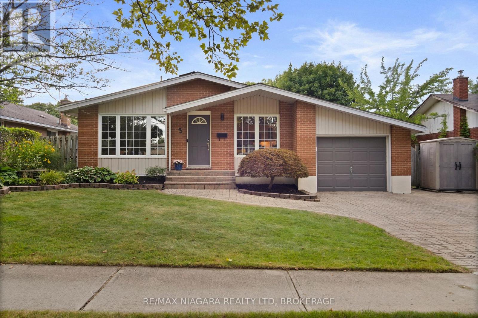 Photo 1 of 3 Clearview Heights, St Catharines ON