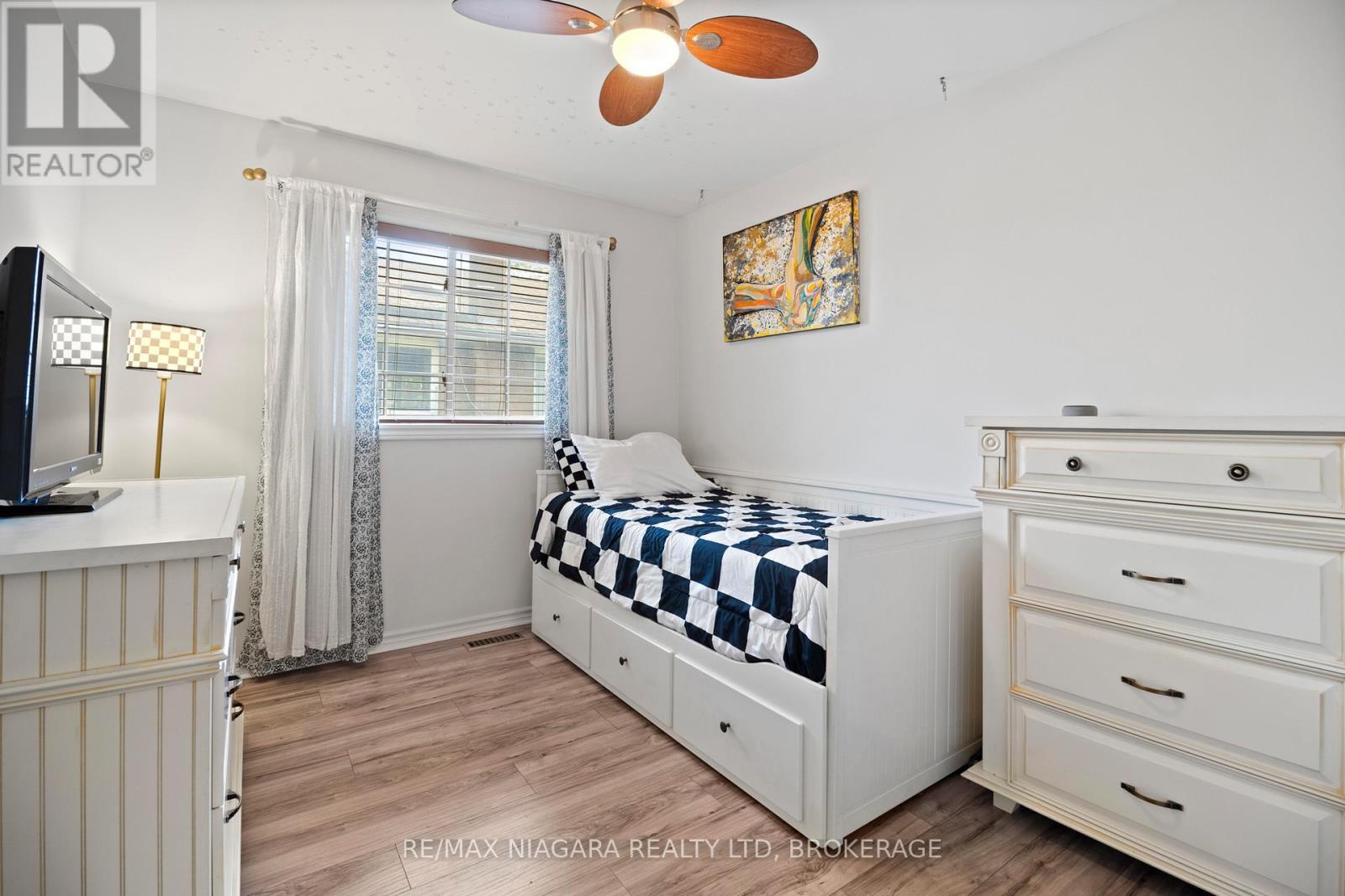 Photo 10 of 3 Clearview Heights, St Catharines ON
