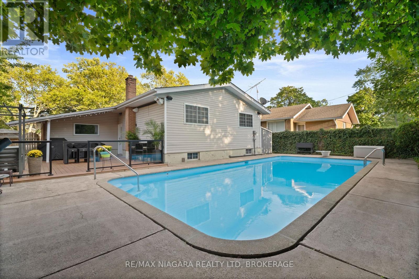 Photo 35 of 3 Clearview Heights, St Catharines ON