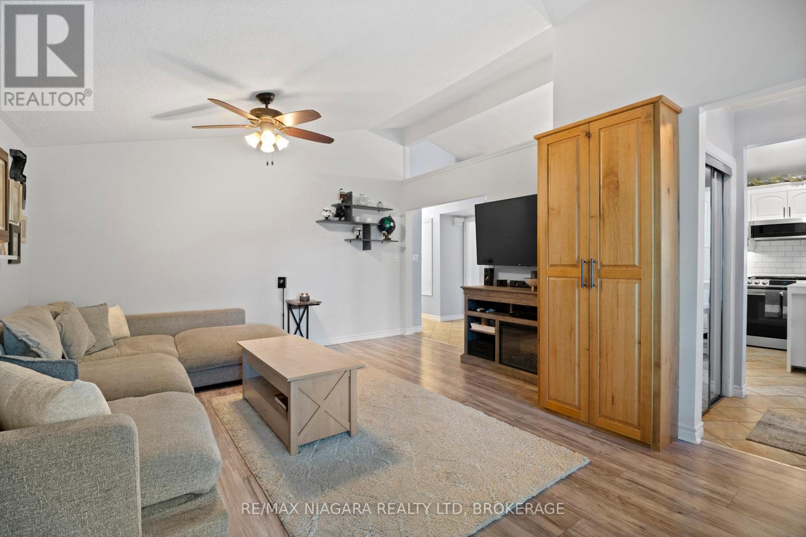 Photo 8 of 3 Clearview Heights, St Catharines ON