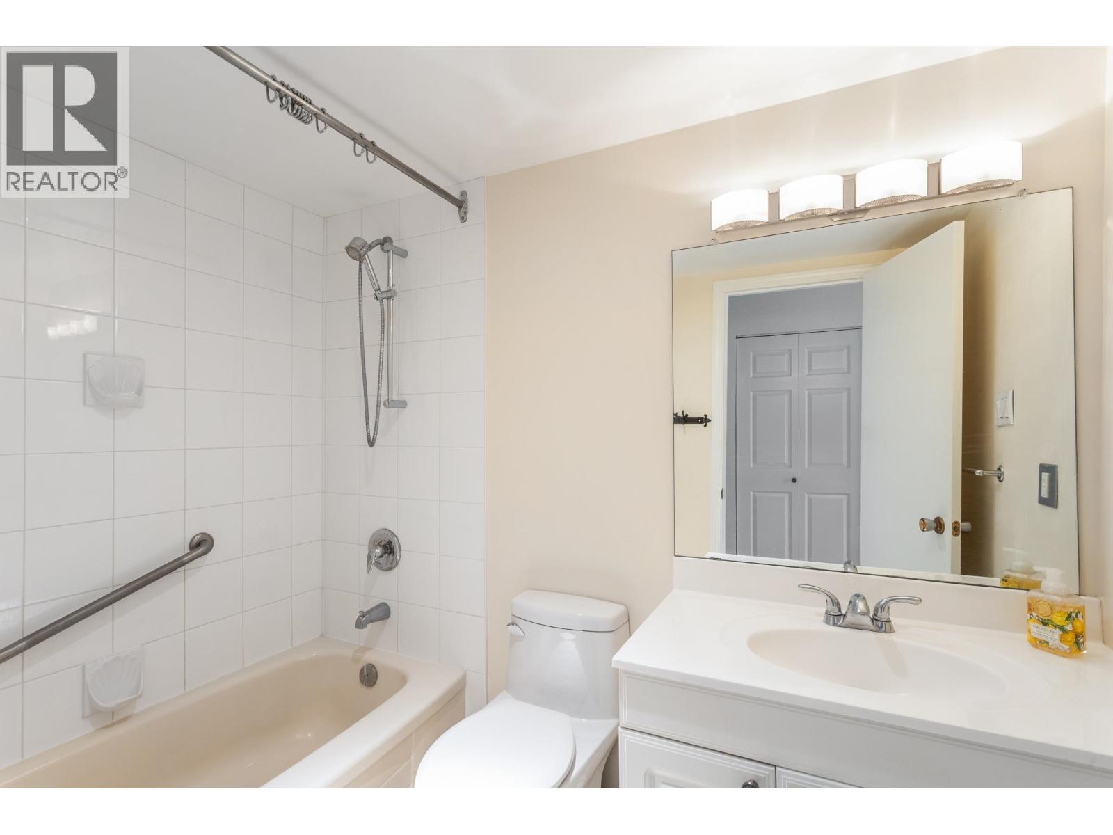 Photo 19 of 303 134 W 20th Street, North Vancouver BC