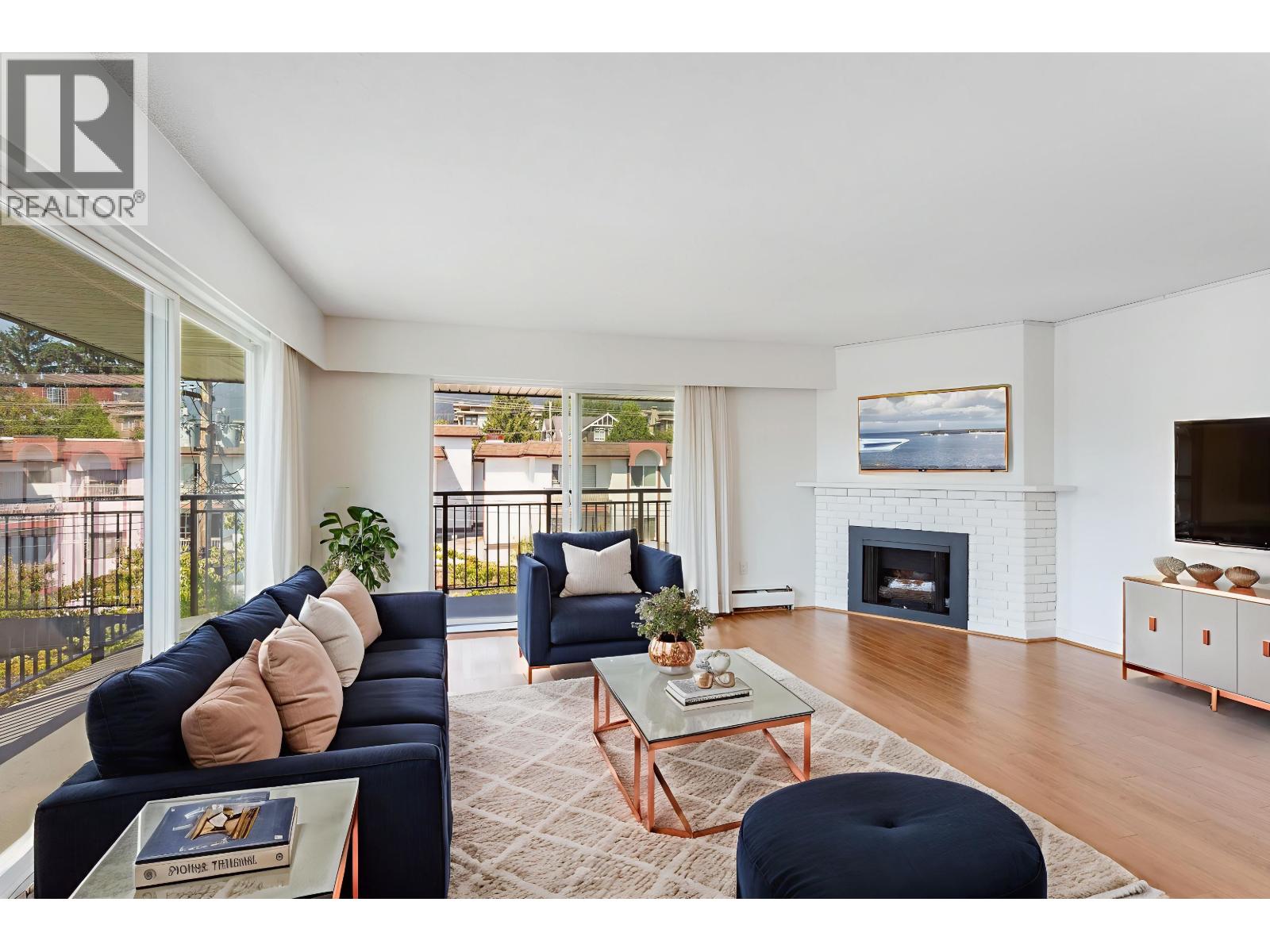 Photo 3 of 303 134 W 20th Street, North Vancouver BC