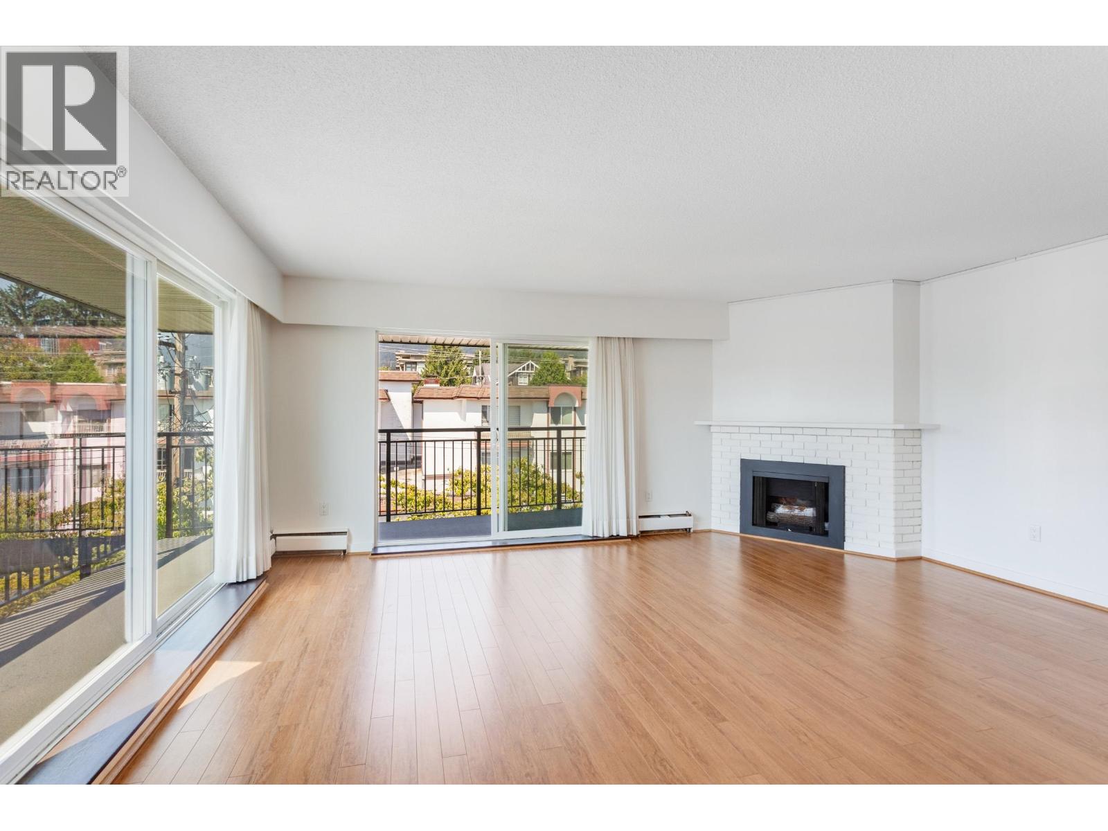 Photo 5 of 303 134 W 20th Street, North Vancouver BC