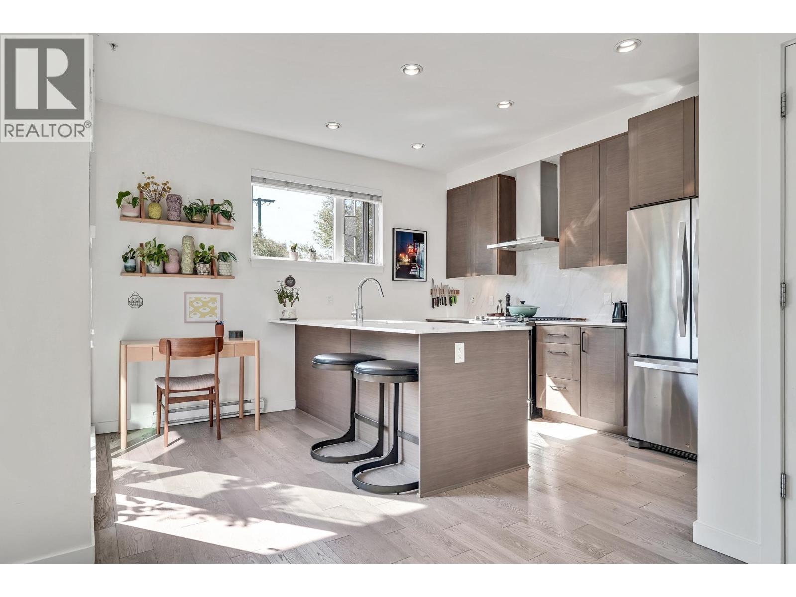 Photo 3 of 5962 St George Street, Vancouver BC