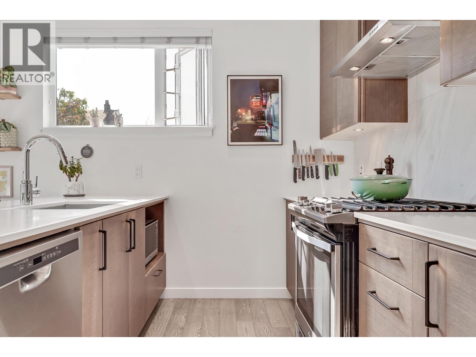 Photo 4 of 5962 St George Street, Vancouver BC