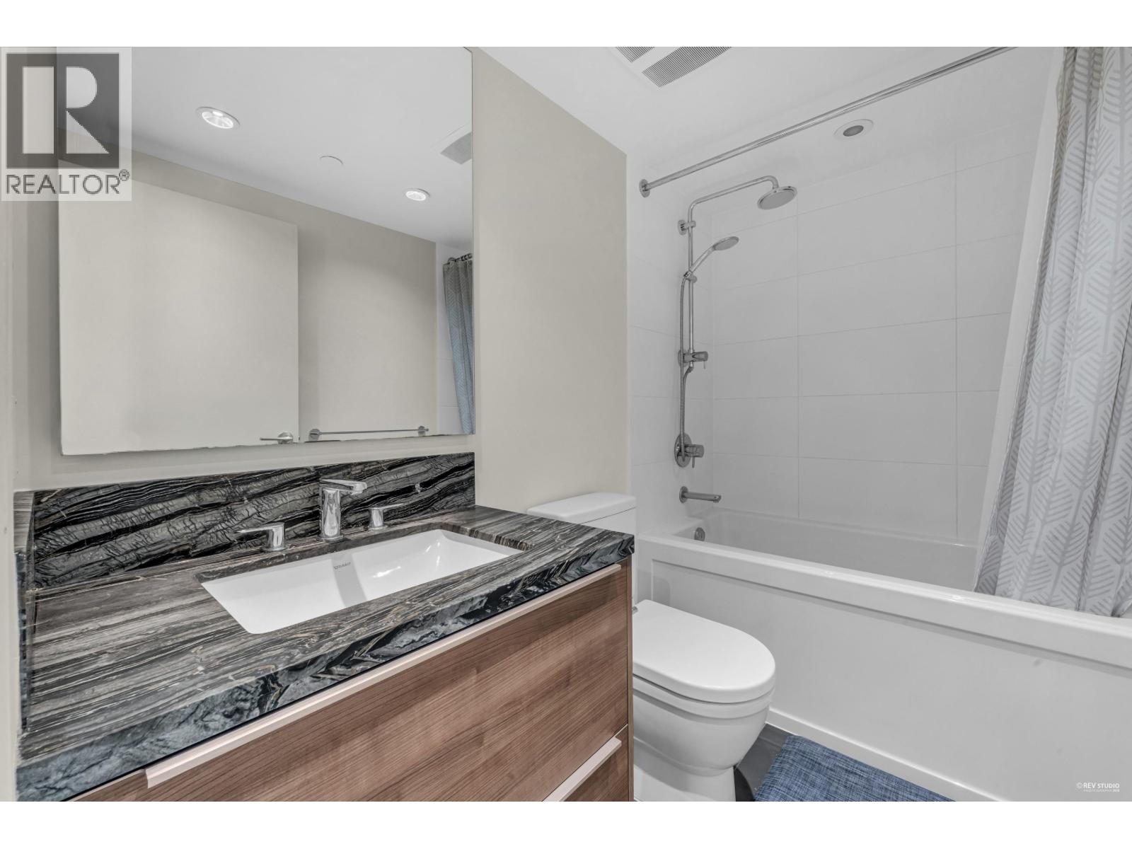 Photo 13 of 1005 1550 Fern Street, North Vancouver BC